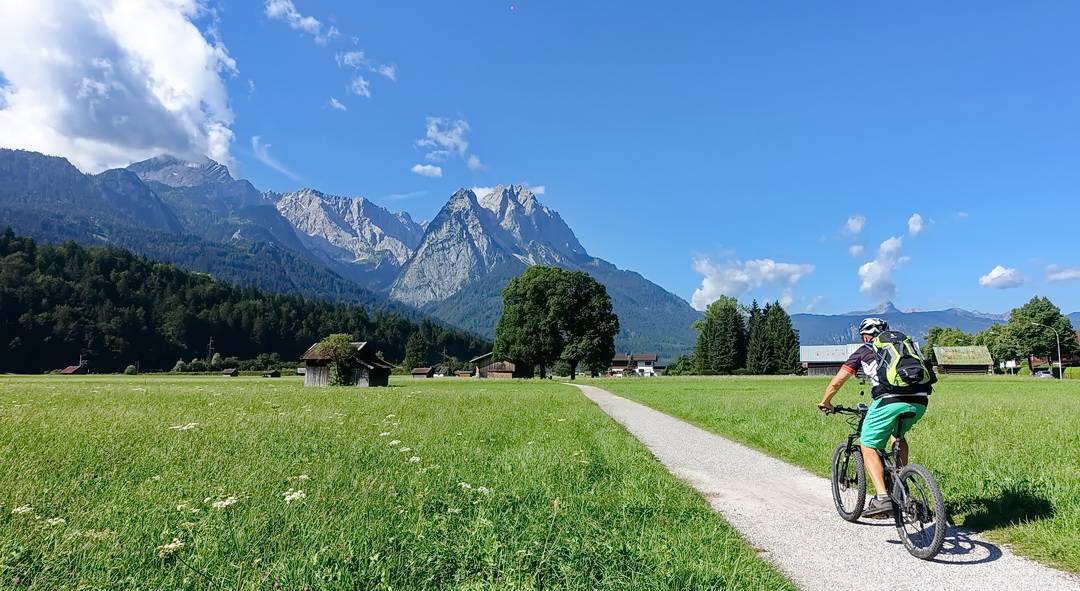 Start unter der Zugspitze und auf dem Weg zum Eibsee