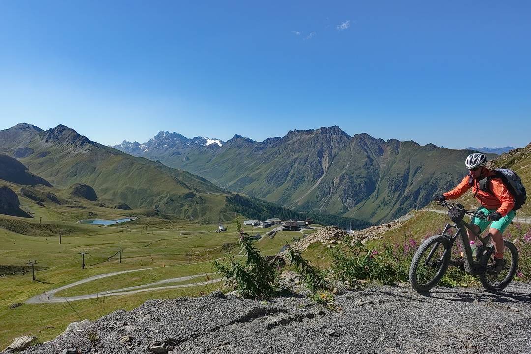 Auffahrt von der Idalpe zum Viderjoch - im Hintergrund Fimbertal mit Fluchthorn