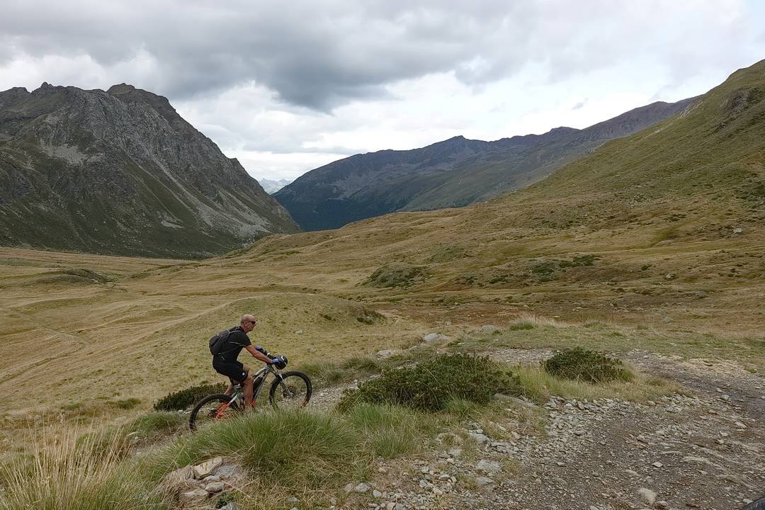 Val di Rezzalo: inzwischen gut fahrbare Kehren zum Passo dell'Alpe