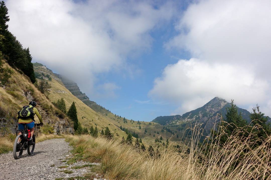 Beginn der Schotterpiste zum Tremalzotunnel