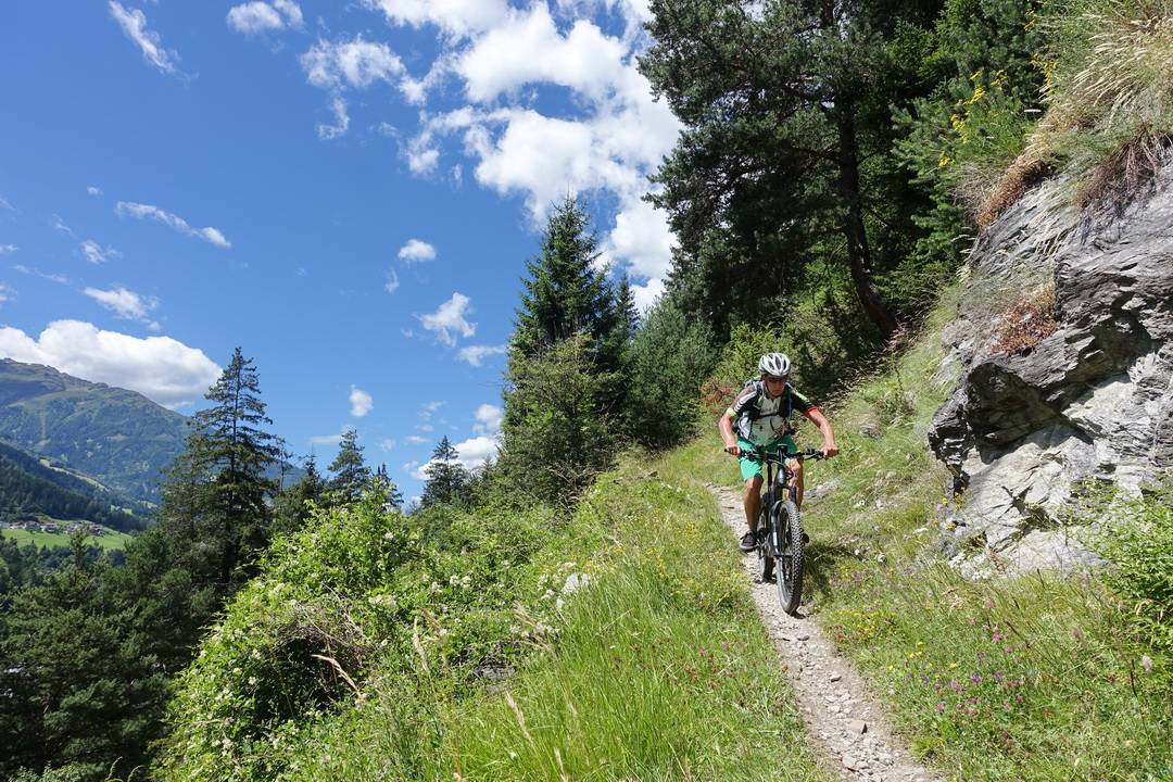 Trailabschnitt auf der Via Claudia kurz vor dem Erreichen des Radweges am Inn