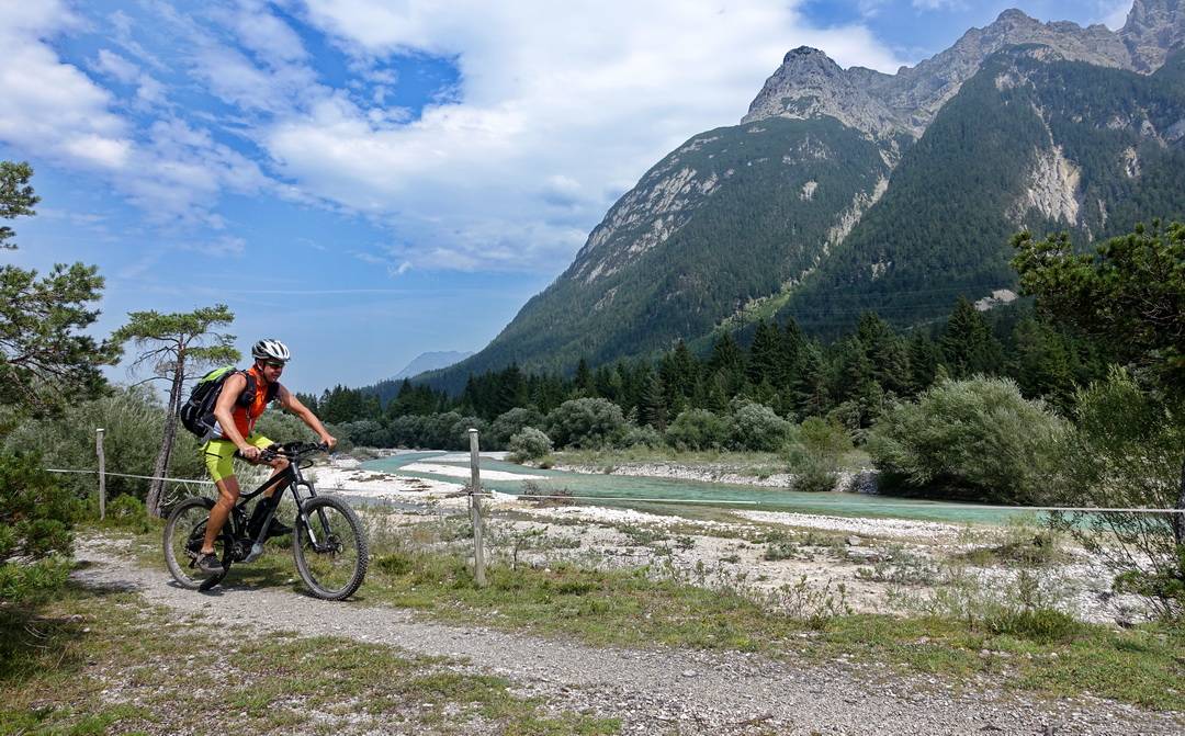 An der Isar kurz nach dem Start in Mittenwald