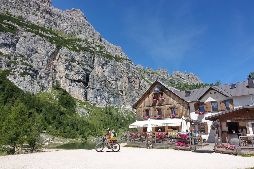 Rifugio Croda da Lago