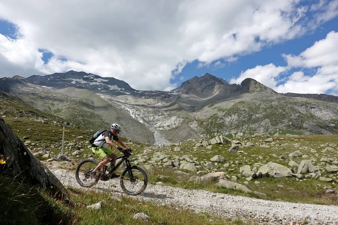 Abfahrt vom Pfitscher Joch - im Hintergrund der Olperer