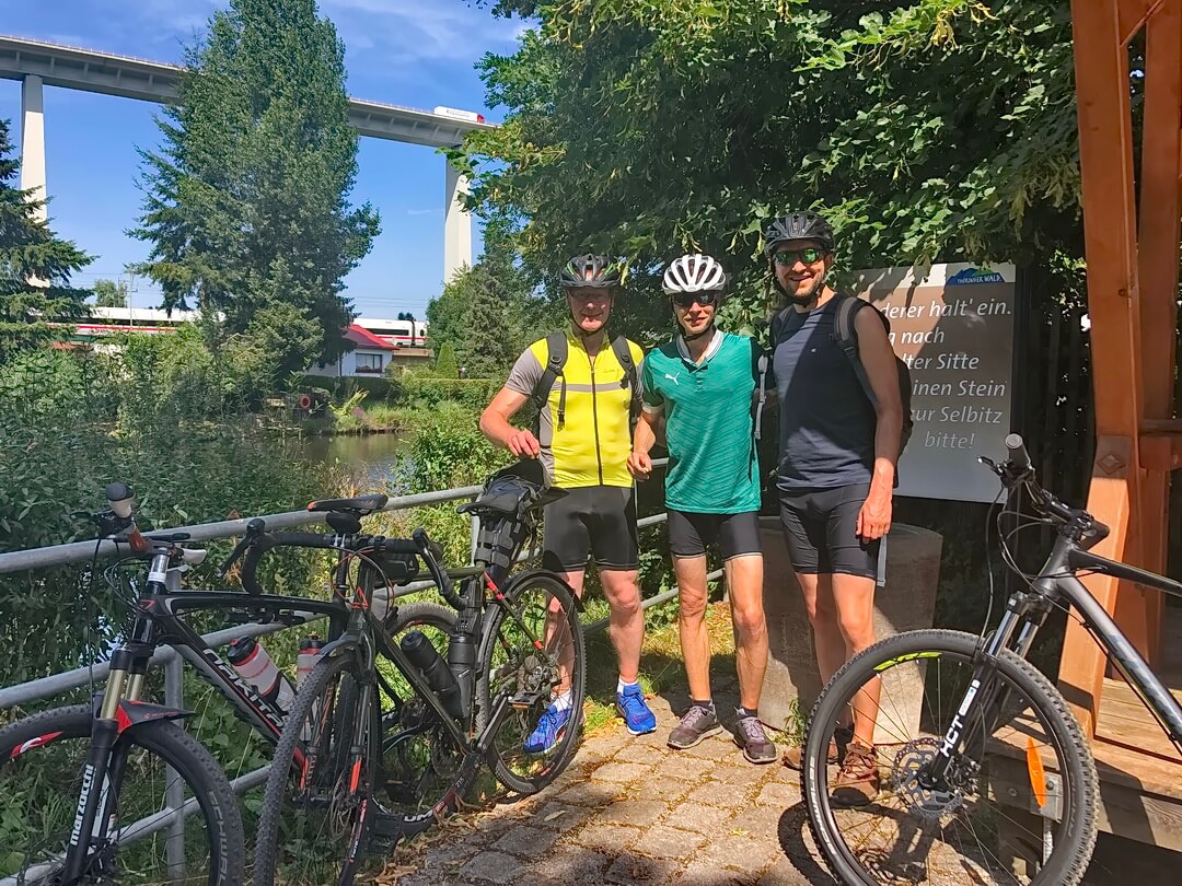 Am Rennsteigbeginn an der Werra in Hörschel