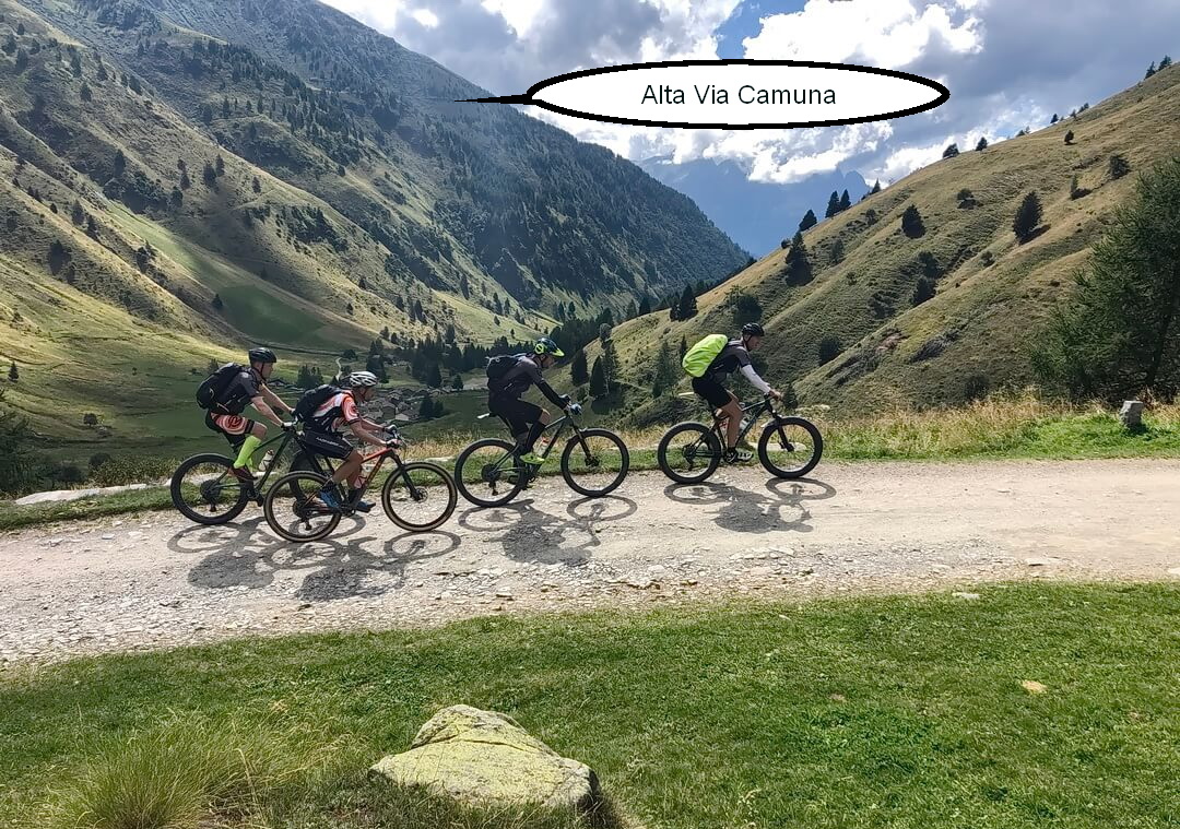 Auffahrt auf alter Militärpiste in Richtung Montozzo-Scharte