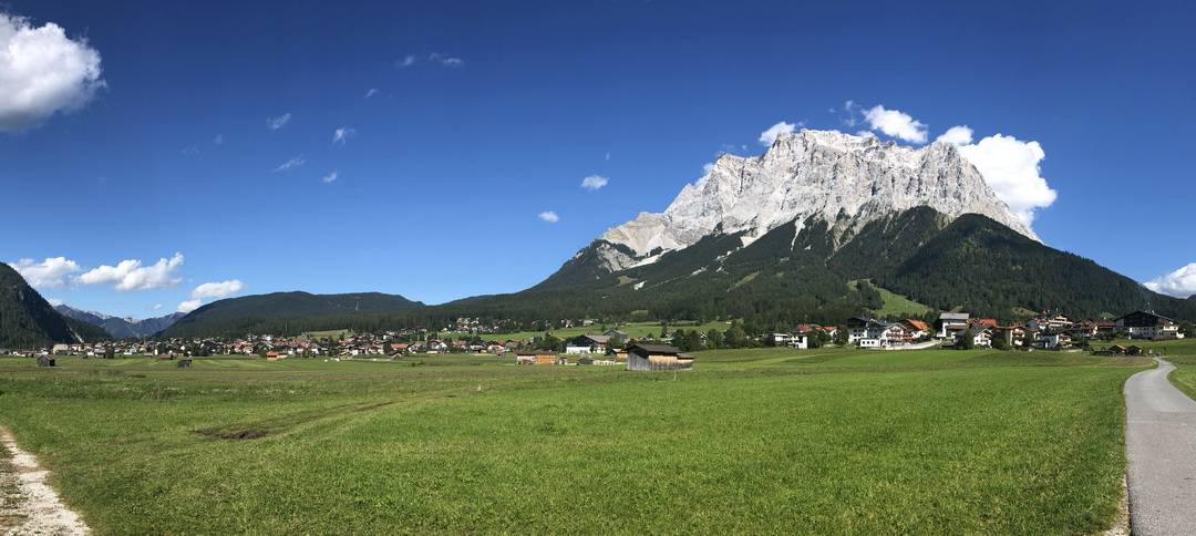 Ehrwald Panorama mit Zugspitze IMG 1617