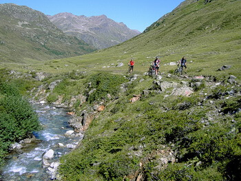 350 2 4 Christian 2004Transalp 038