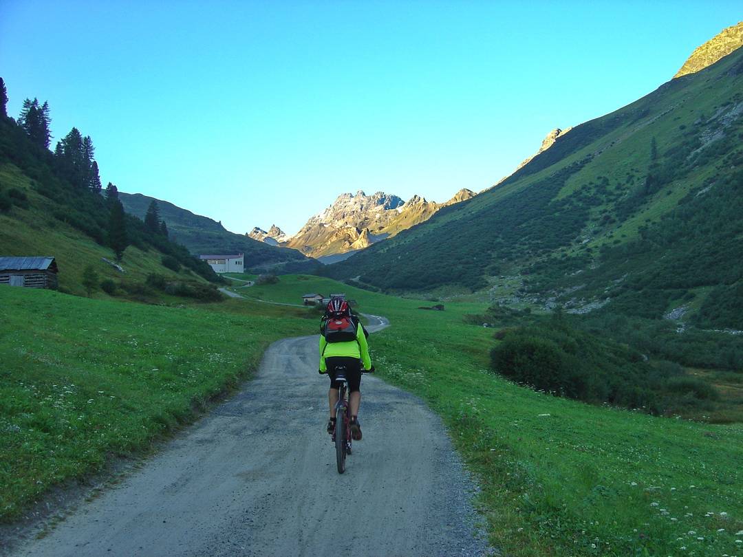 Aufbruch im Morgenlicht an der Bodenalpe