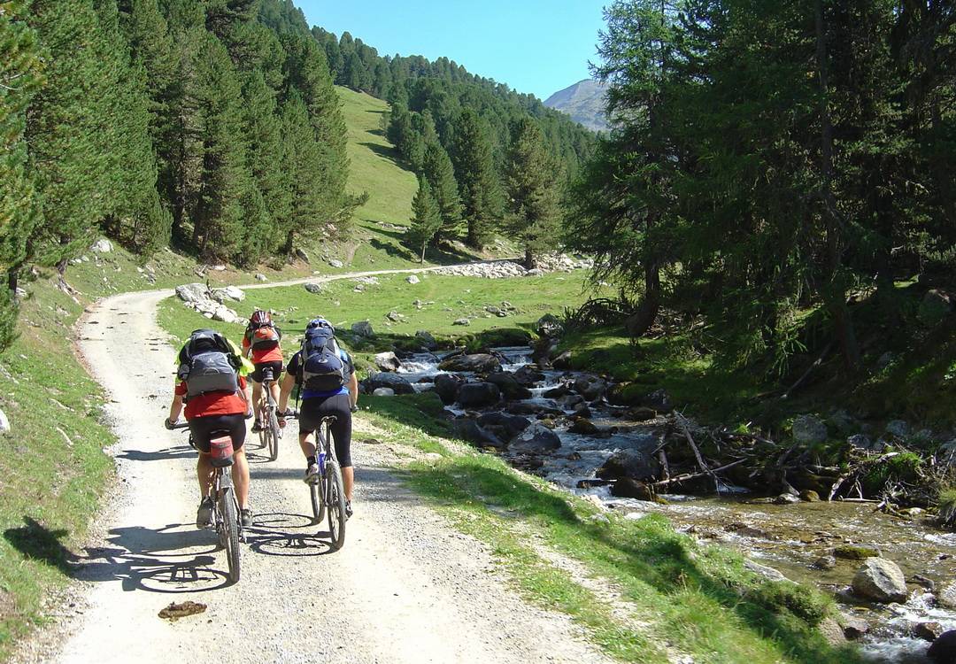 Idylle auf dem Weg zum Pass da Costainas 