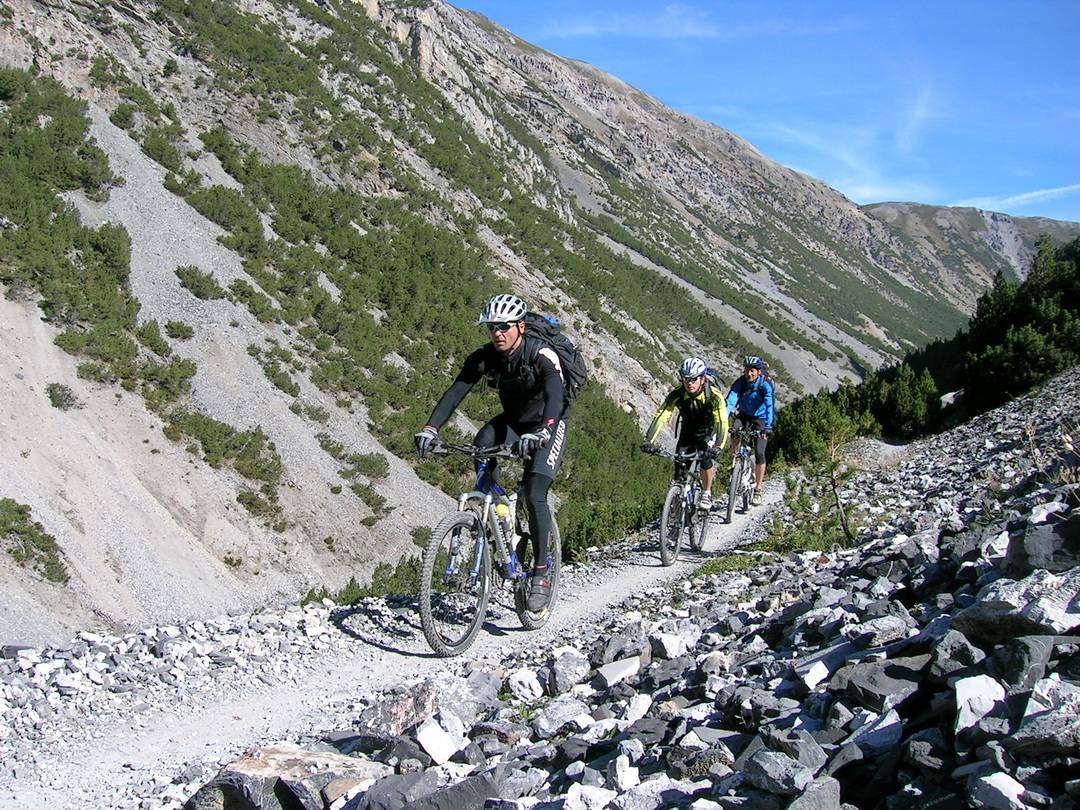 wir nähern uns der grünen Grenze am Passo Val Mora 