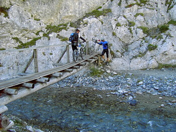 350 4 7 Christian 2004Transalp 067