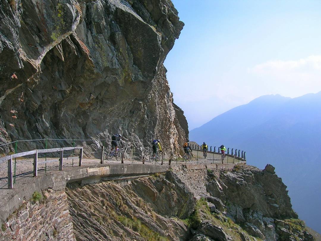 Am Tunnel außen vorbei Teilstück der alten Gaviastraße 