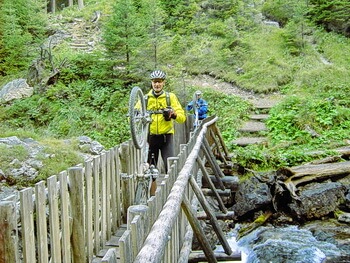 350 7 2 Christian 2004Transalp 108