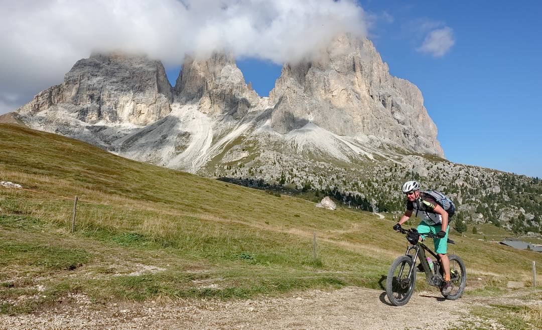 Traumhafte Fahrt entlang des Langkofels