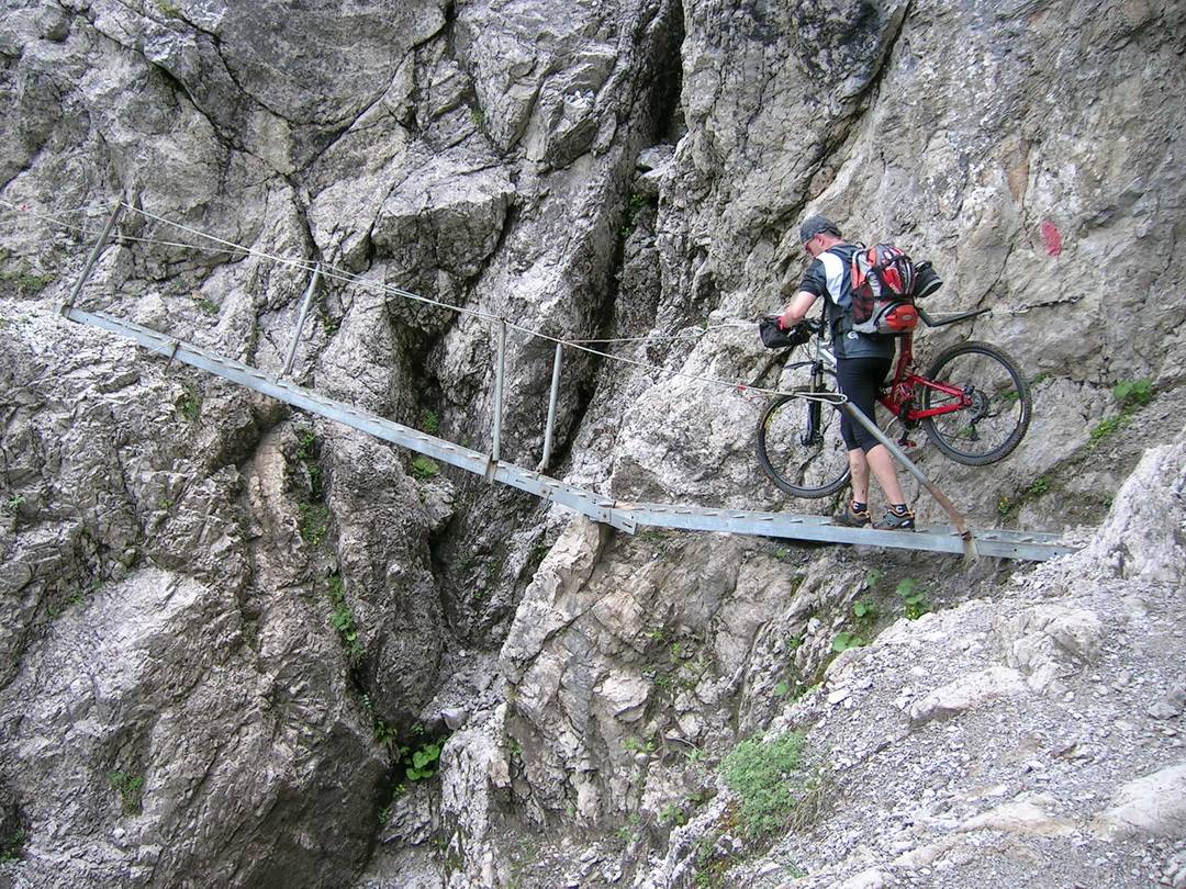 Leiter am Schrofenpass 