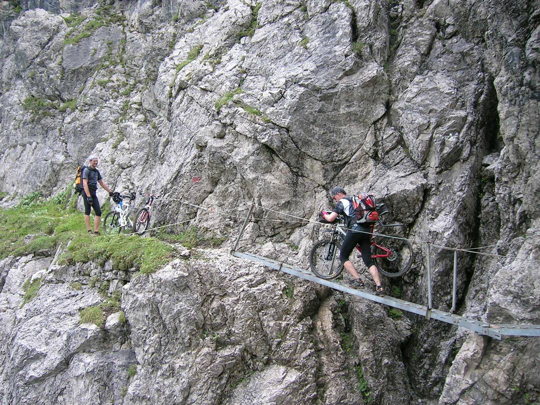 Leiter am Schrofenpass 