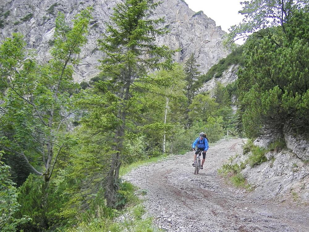 Plumsjoch - Schiebestrecke?  Nein, bergab nicht.