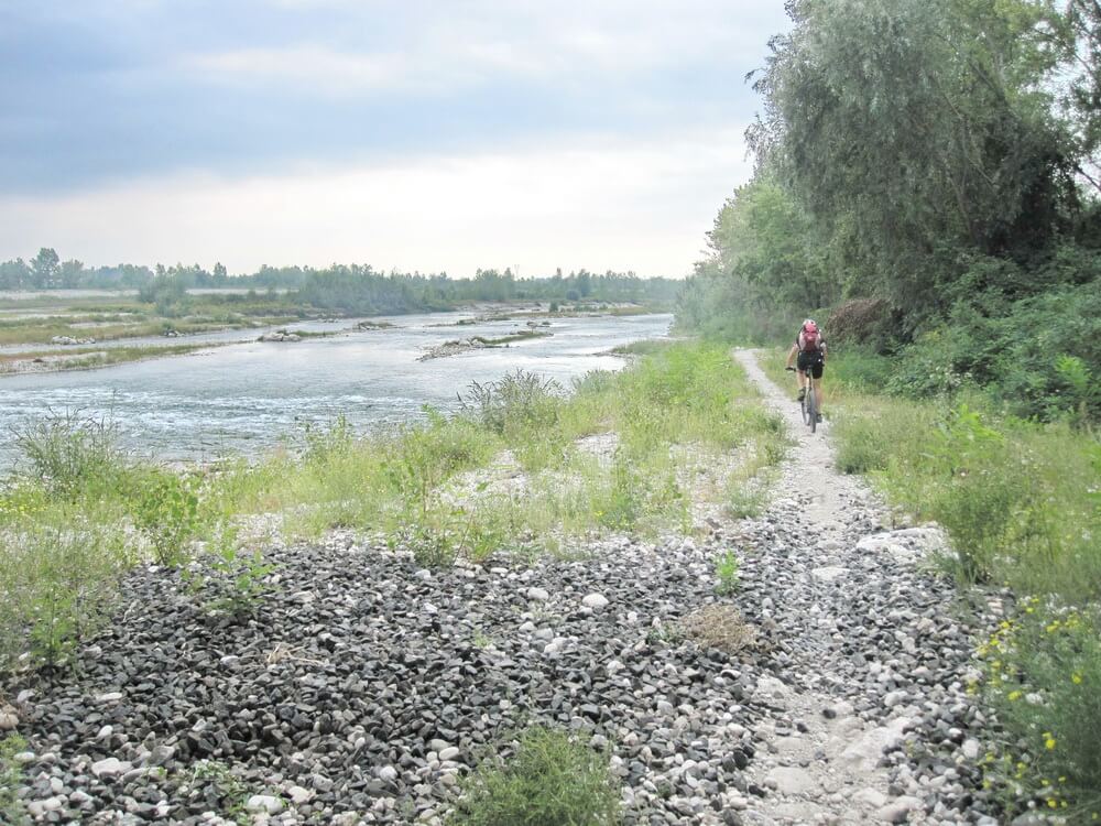 Uferweg am Fluss Piave