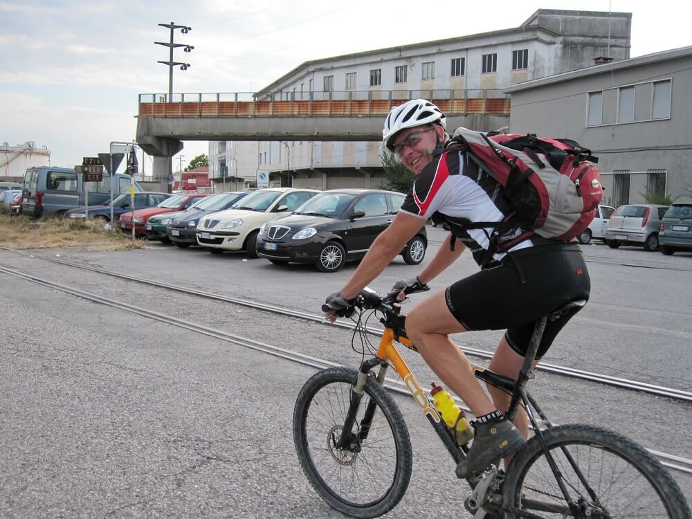 Durch das Industriegebiet am Hafen von Mestre - anders geht es nicht